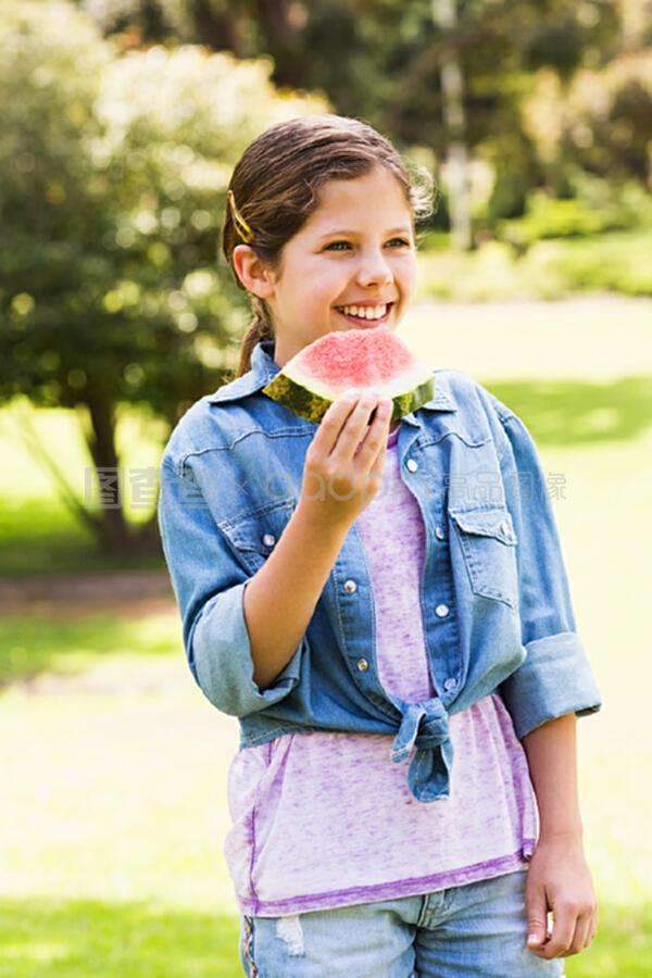 世字取男孩名字：独特韵味，寓意美好